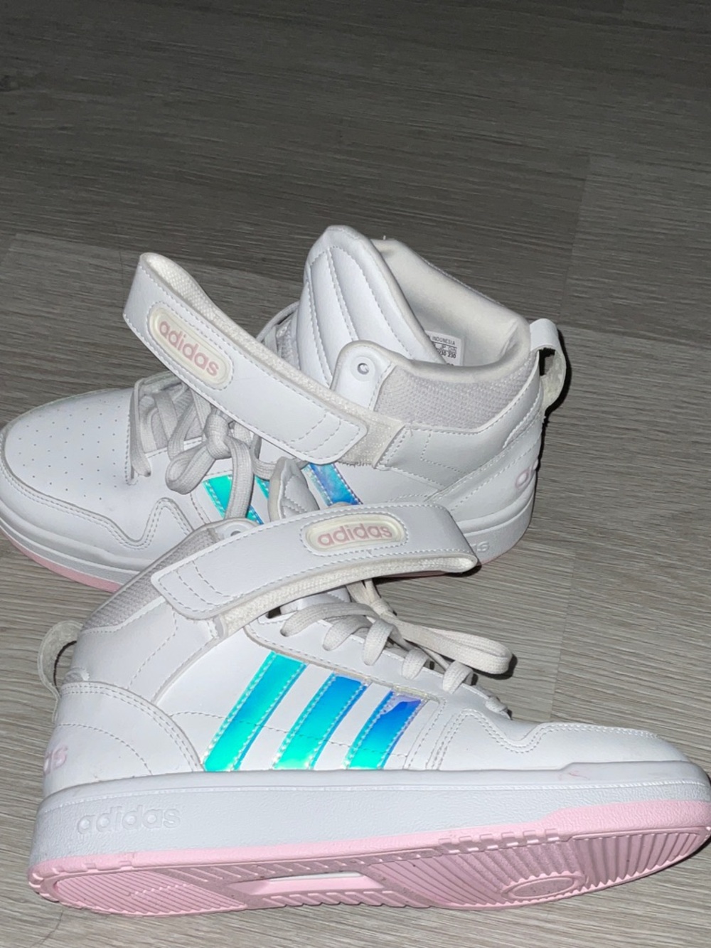 adidasWhite High-Top Sneakers with Iridescent Blue Stripes and Pink Sole